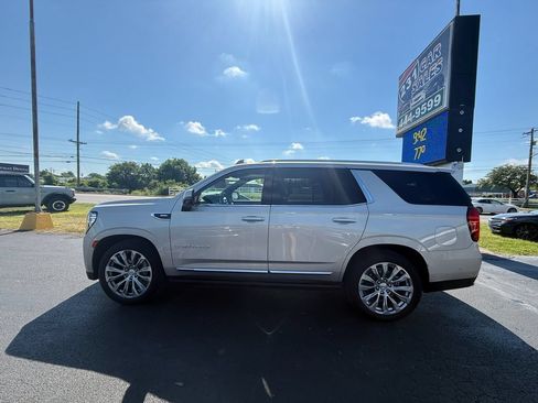 Used 2024 GMC Yukon Denali w/ Denali Reserve Package AWD/4WD image 7