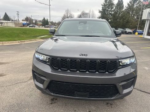 Certified 2024 Jeep Grand Cherokee Altitude image 8