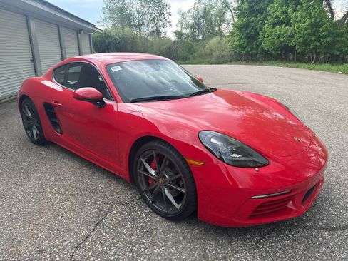 Used 2024 Porsche 718 Cayman S w/ Premium Package RWD image 7