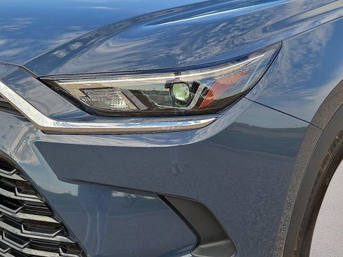 Used 2025 Toyota Grand Highlander FWD image 9