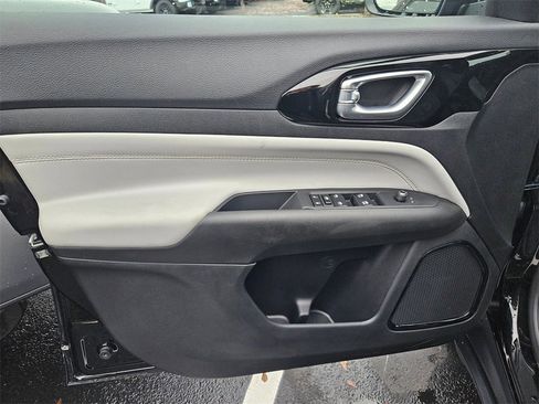 Certified 2026 Jeep Compass Limited image 10