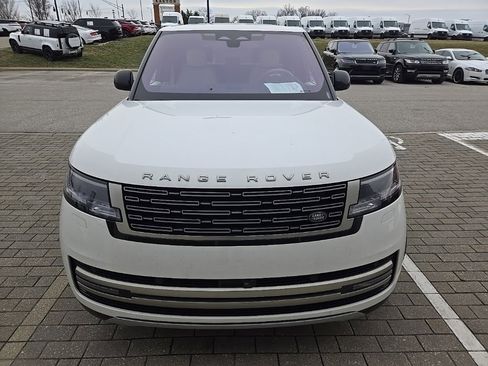 Used 2023 Land Rover Range Rover SE image 2