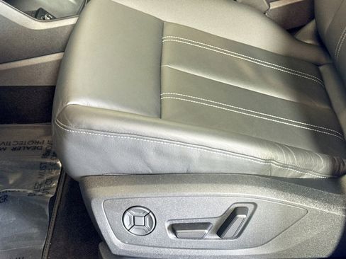 Used 2024 Audi Q4 e-tron Premium Plus image 17