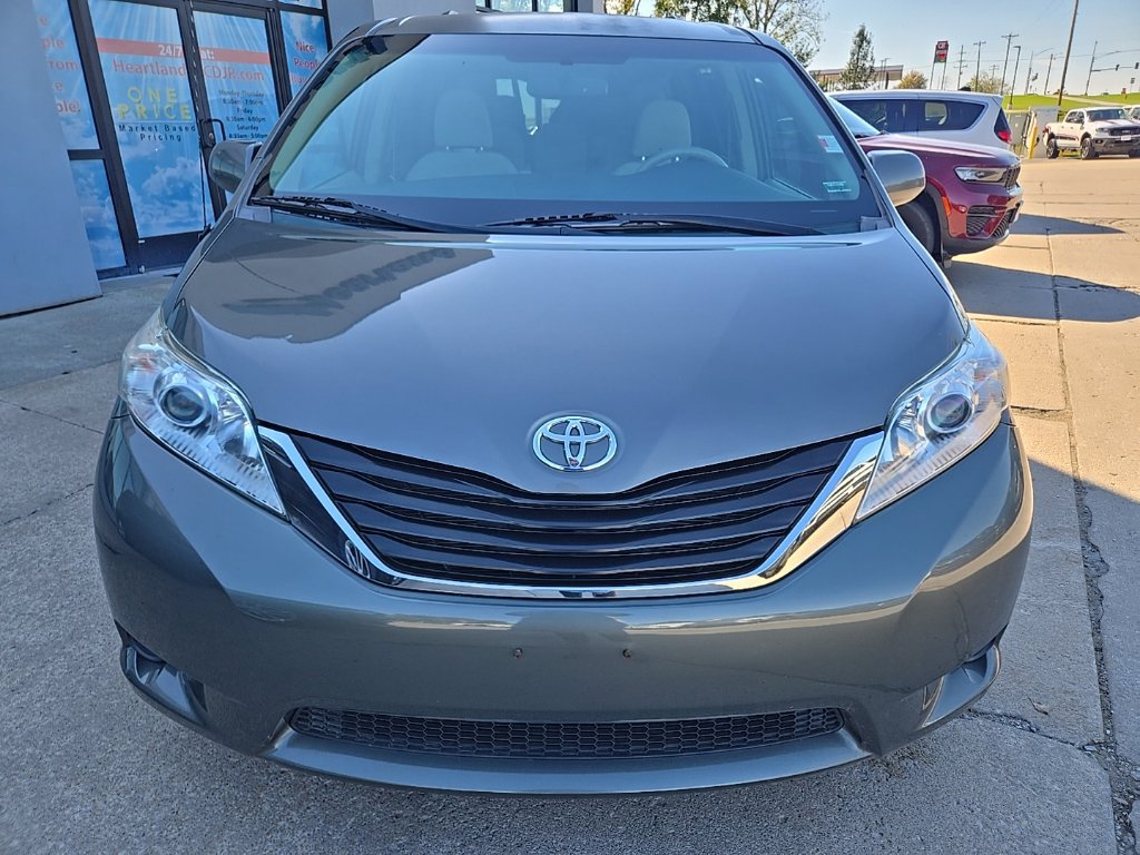 Used 2013 Toyota Sienna LE FWD image 5