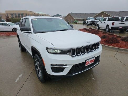 New 2025 Jeep Grand Cherokee Limited w/ Luxury Tech Group II image 8