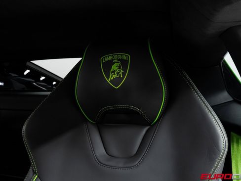 Used 2023 Lamborghini Huracan EVO image 37