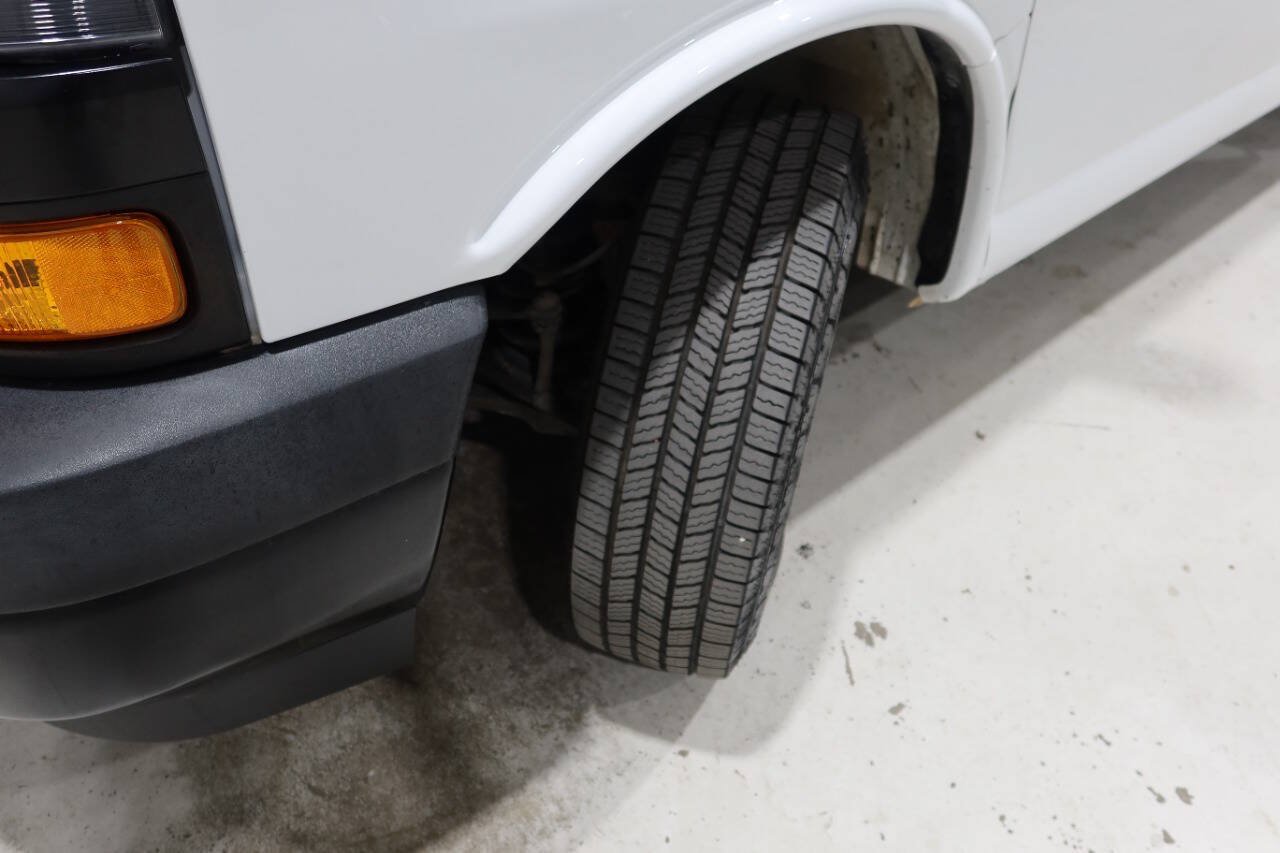 Used 2021 Chevrolet Express 2500 RWD image 11