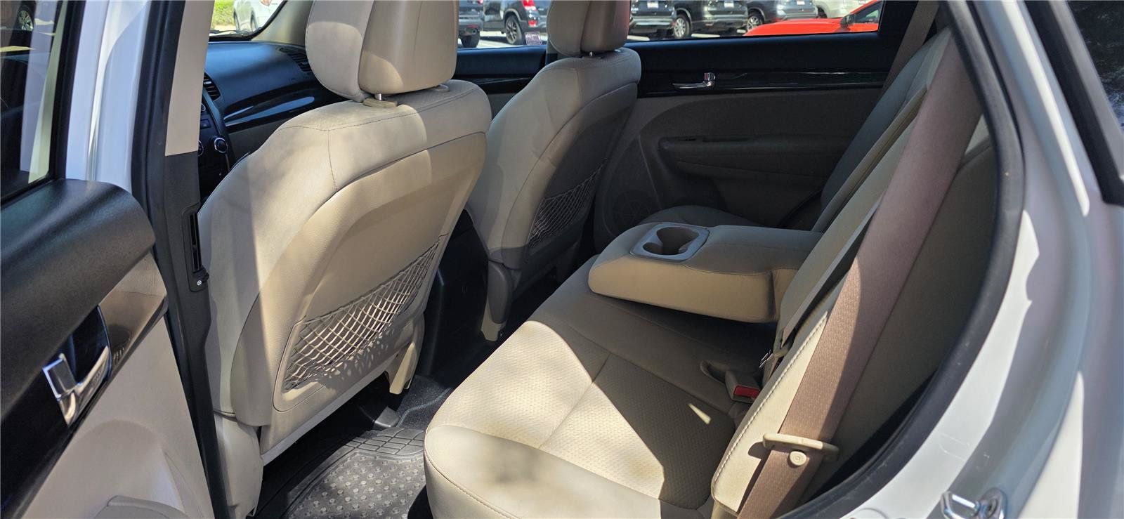 Used 2013 Kia Sorento LX w/ Convenience Pkg FWD image 12