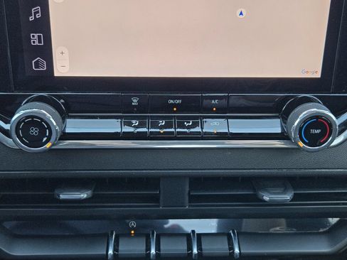 Used 2024 Chevrolet Colorado W/T RWD image 19
