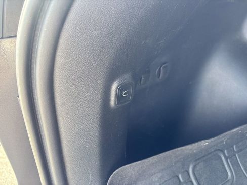 Used 2020 Jeep Cherokee Limited AWD/4WD image 12