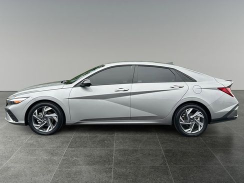 Used 2025 Hyundai Elantra Sport FWD image 6