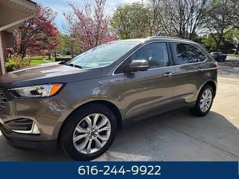 Used 2019 Ford Edge Titanium w/ Cold Weather Package AWD/4WD image 2