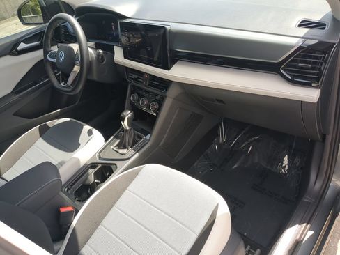Certified 2025 Volkswagen Taos S FWD image 10