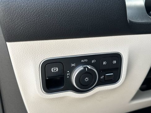 Used 2021 Mercedes-Benz GLB 250 image 35