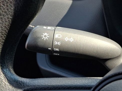 Used 2022 Toyota RAV4 LE image 24