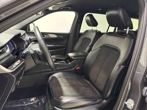 Used 2022 Jeep Grand Cherokee L Altitude image 9