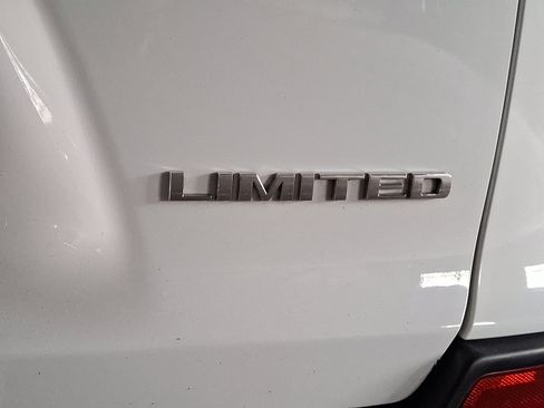 Used 2020 Jeep Cherokee Limited AWD/4WD image 6