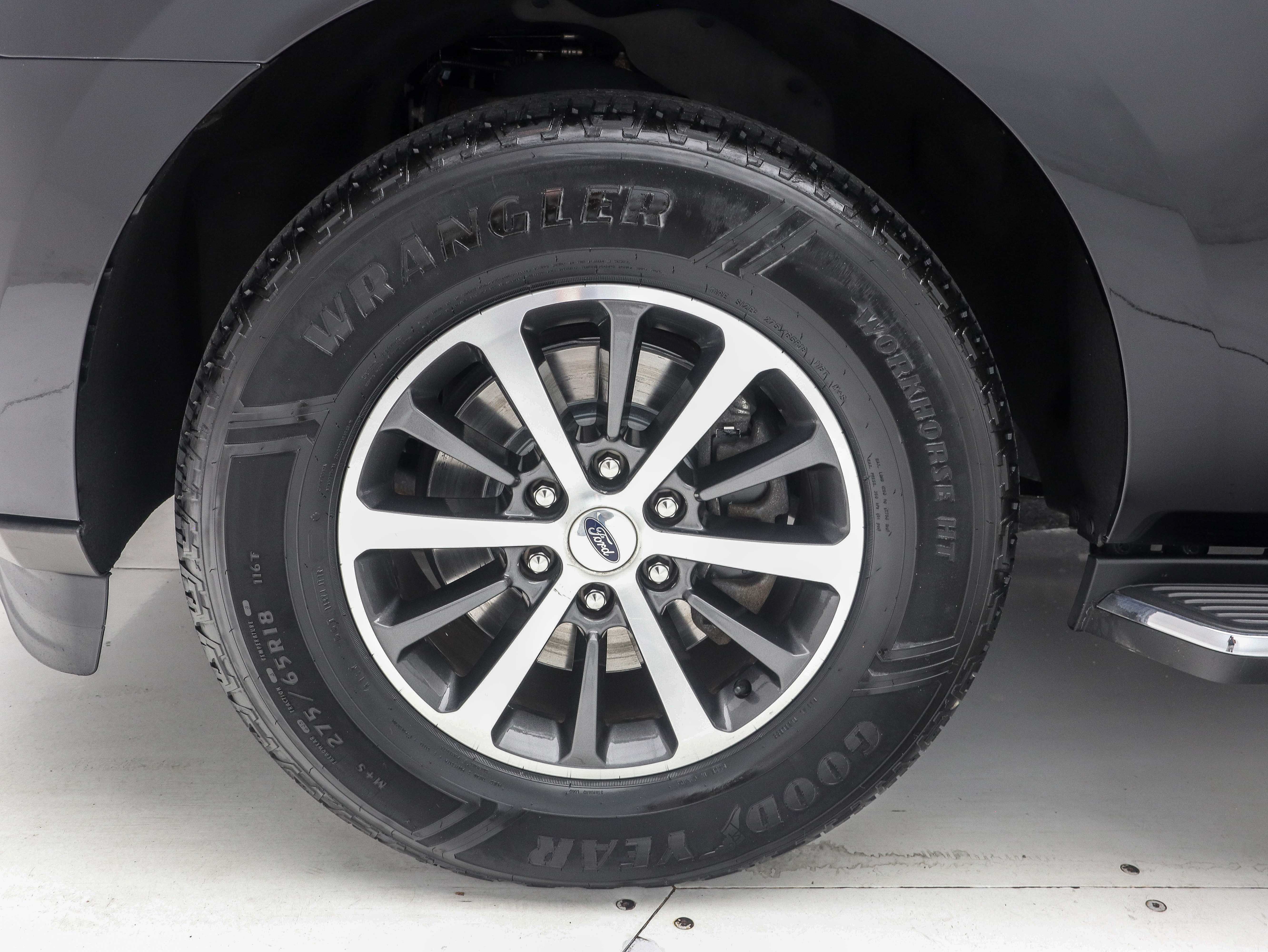Used 2020 Ford Expedition Max XLT w/ Equipment Group 202A AWD/4WD image 37