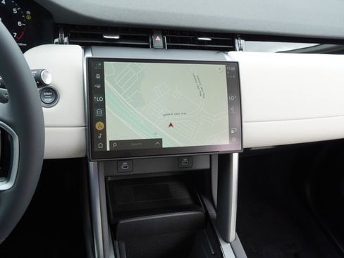 Used 2025 Land Rover Discovery Sport S image 17