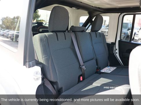 Used 2024 Jeep Wrangler Unlimited image 13
