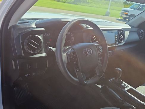 Used 2020 Toyota Tacoma SR AWD/4WD image 19