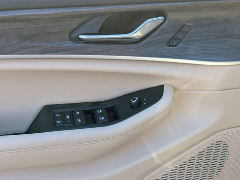 Certified 2025 Jeep Grand Cherokee L Limited w/ Black Appearance Package image 12