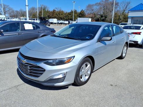 Used 2021 Chevrolet Malibu LS image 2