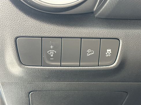 Used 2023 Hyundai Kona Limited AWD/4WD image 10