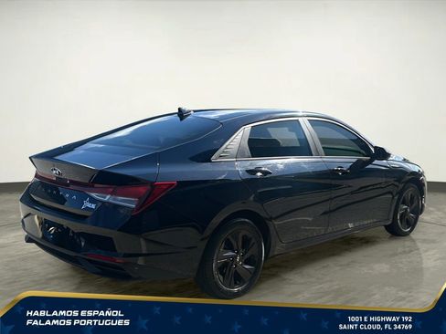 Used 2023 Hyundai Elantra SEL w/ Preferred Accessory Package FWD image 6