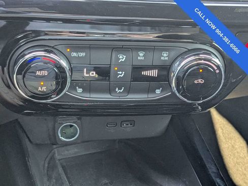 Used 2025 Chevrolet Trax RS w/ Sunroof Package FWD image 23
