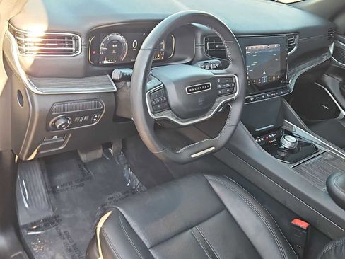 Used 2022 Jeep Wagoneer Series II image 10