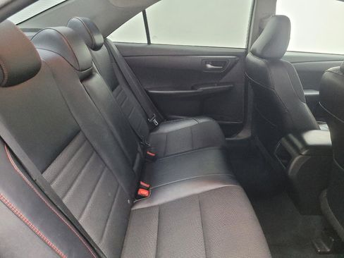 Used 2016 Toyota Camry SE w/ Moonroof Package image 19