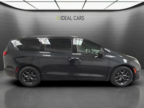 Used 2019 Chrysler Pacifica Limited w/ Advanced Safetytec Group FWD image 4