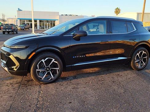 New 2024 Chevrolet Equinox EV LT image 4