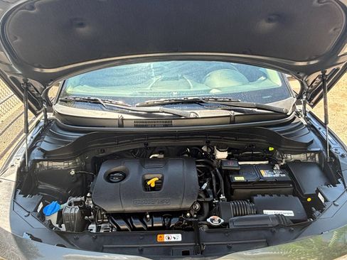 Used 2025 Kia Soul LX w/ LX Technology Package FWD image 28