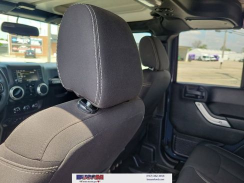 Used 2016 Jeep Wrangler Unlimited Rubicon w/ Connectivity Group AWD/4WD image 11