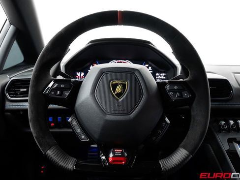 Used 2020 Lamborghini Huracan EVO image 30