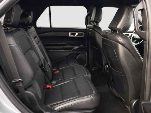 Used 2020 Ford Explorer XLT w/ Equipment Group 202A image 18