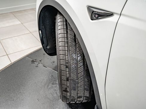 Used 2022 Tesla Model Y Performance AWD/4WD image 40