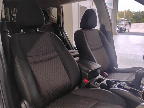 Used 2019 Nissan Rogue SV image 51