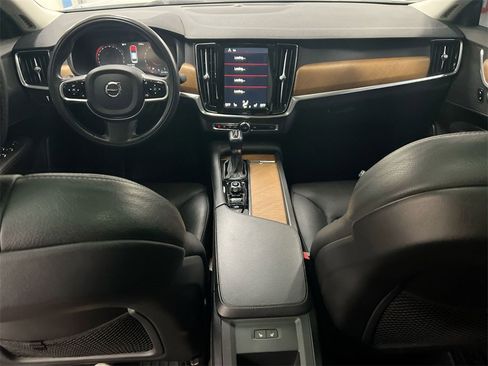 Used 2021 Volvo S90 T6 Momentum image 12