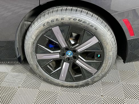 Used 2024 BMW iX xDrive50 w/ Premium Package AWD/4WD image 39