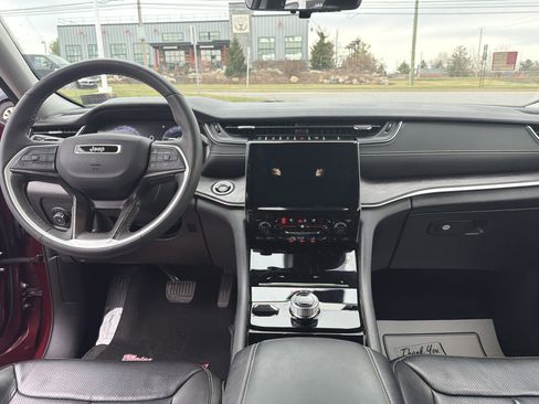 Used 2023 Jeep Grand Cherokee Limited w/ Luxury Tech Group II image 14