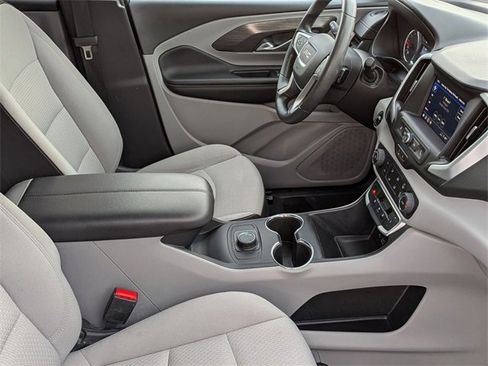 Used 2024 GMC Terrain SLE image 30