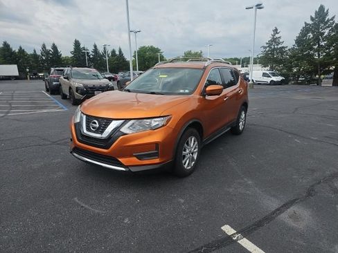 Used 2017 Nissan Rogue SV AWD/4WD image 3