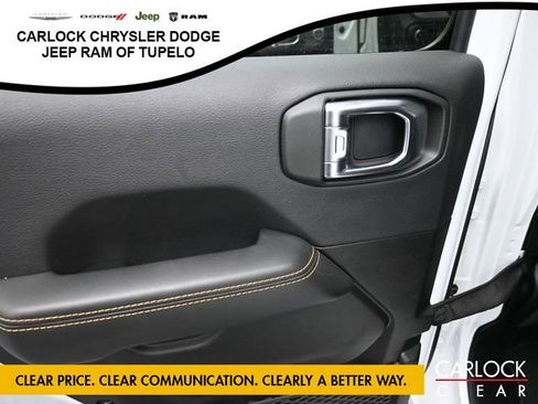 Used 2025 Jeep Wrangler Sahara image 26