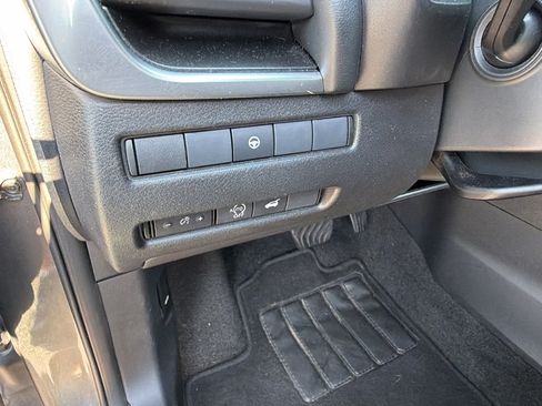 Used 2024 Nissan Rogue SV AWD/4WD image 23