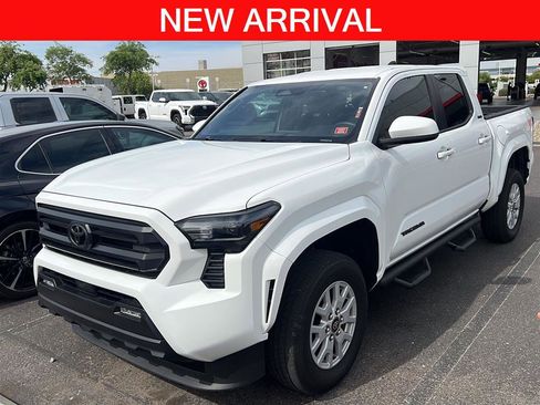 Used 2025 Toyota Tacoma SR5 image 1