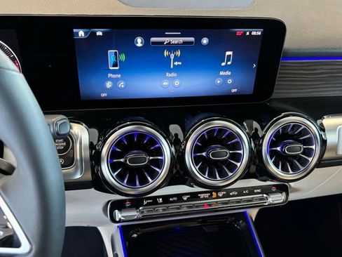 Used 2026 Mercedes-Benz GLB 250 4MATIC image 13