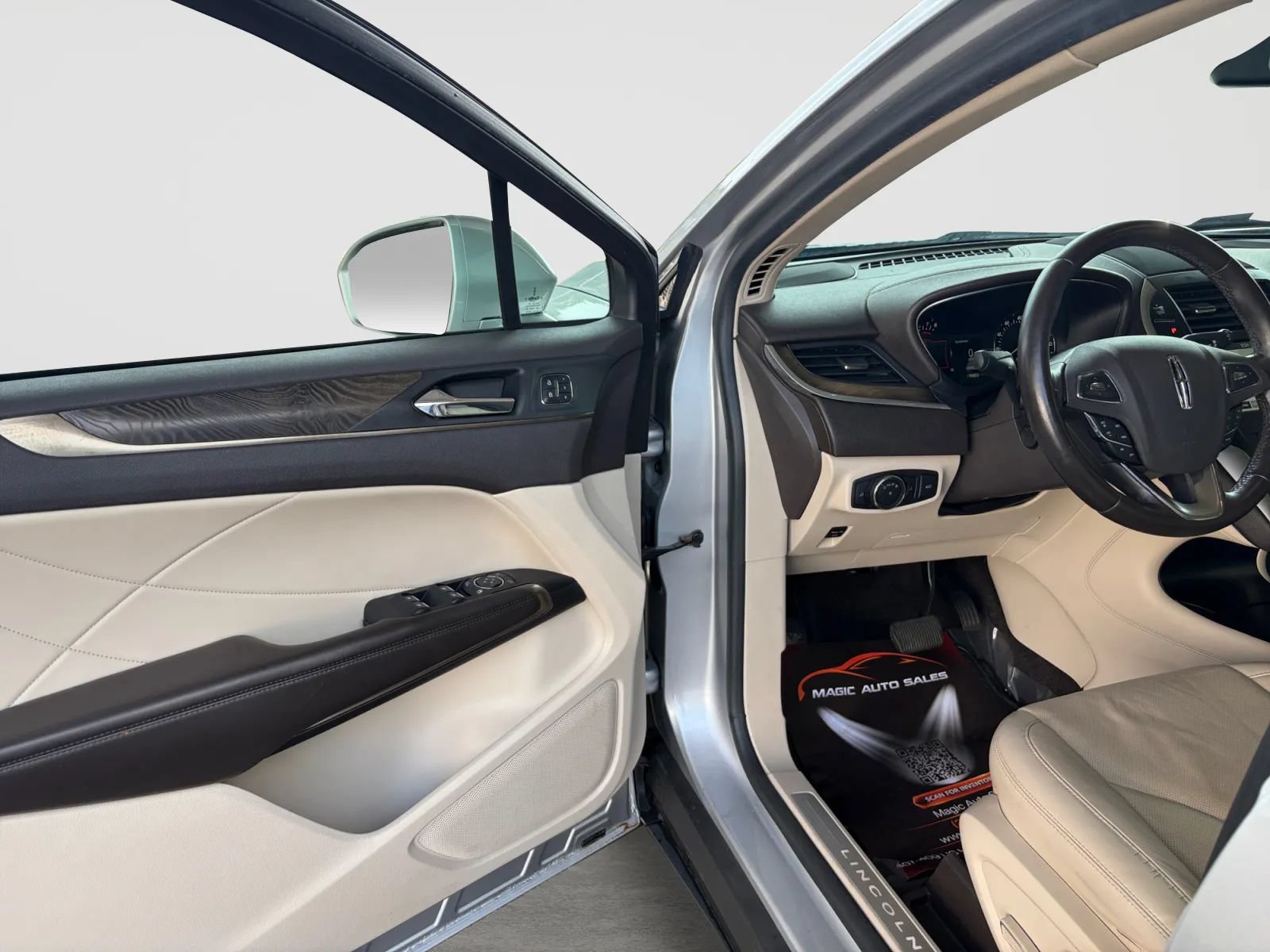 Used 2018 Lincoln MKC Reserve w/ Lincoln MKC Climate Package AWD/4WD image 11